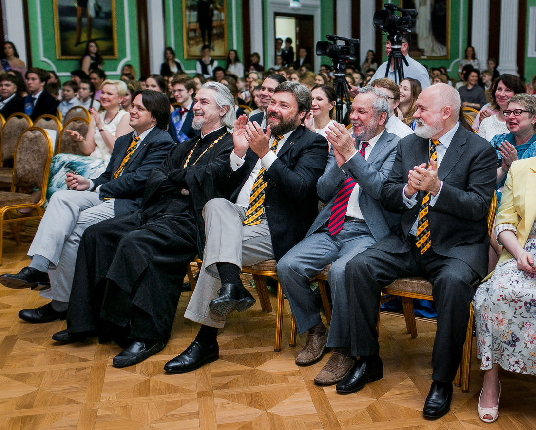 гимназия святого василия в одинцово. гимназия святителя василия великого храм. василиада василия великого гимназия. православная гимназия василия великого. православная гимназия святителя василия великого в деревне.