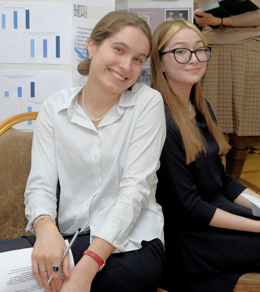 Слева Ульяна Львова.